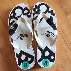 BCBG flip flops